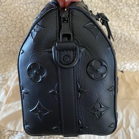 Louis Vuitton city seal keepal - Picture 5 of 17